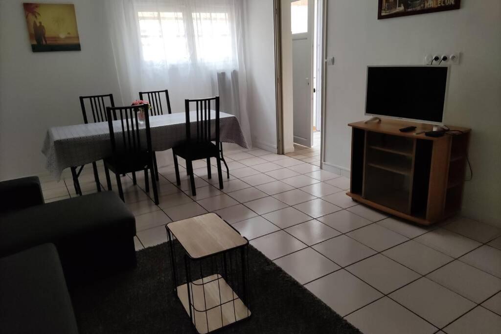 Appt En Bas De Villa, Petit Exterieur, 1 Place De Parking Кюерс Екстер'єр фото